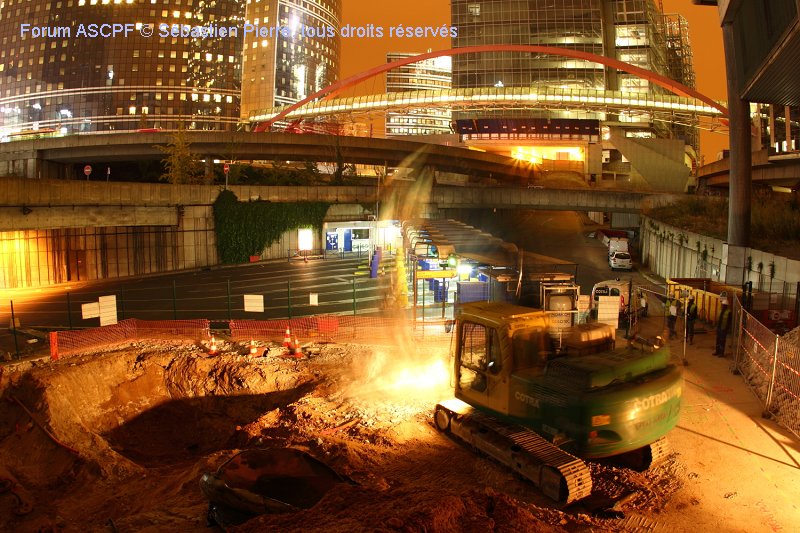 ) Photo de chantier qui fait la couverture d’un des « guides de donneurs d’ordre »